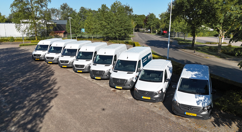 Bedrijfsauto's op parkeerterrein